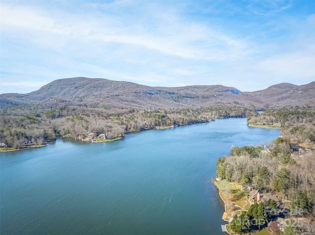 40 Toxaway Landing Drive, Lake Toxaway, NC 28747
