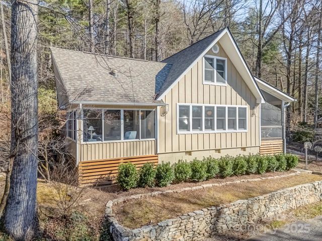 40 Toxaway Landing Drive, Lake Toxaway, NC 28747