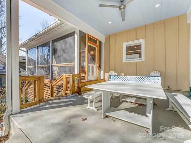 40 Toxaway Landing Drive, Lake Toxaway, NC 28747