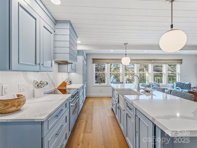 40 Toxaway Landing Drive, Lake Toxaway, NC 28747