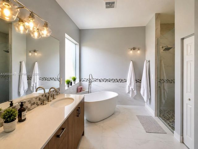 4486 W Whitewater Ave, Weston, FL 33332