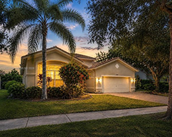 4486 W Whitewater Ave, Weston, FL 33332