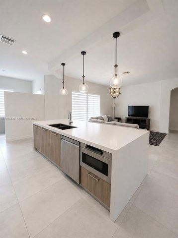 4486 W Whitewater Ave, Weston, FL 33332