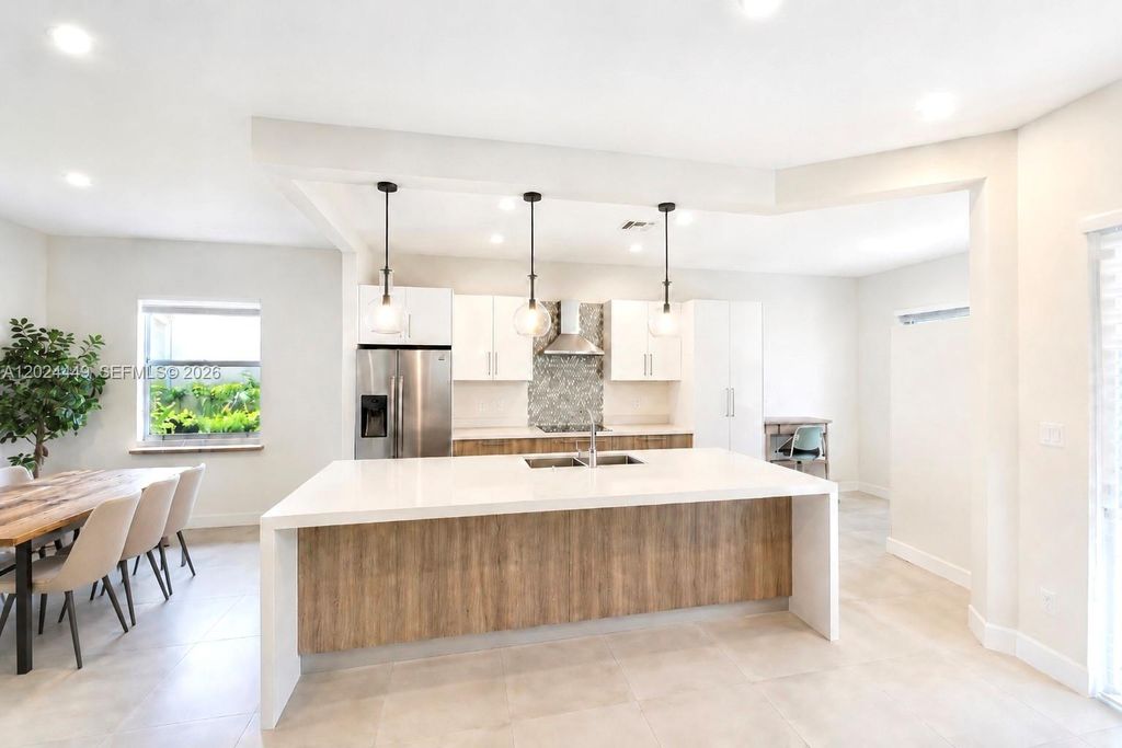4486 W Whitewater Ave, Weston, FL 33332