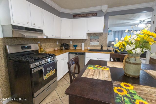 7209 Watson Ln, Louisville, KY 40272