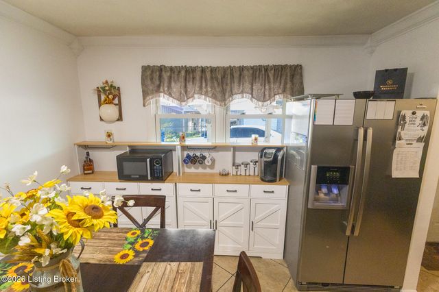 7209 Watson Ln, Louisville, KY 40272