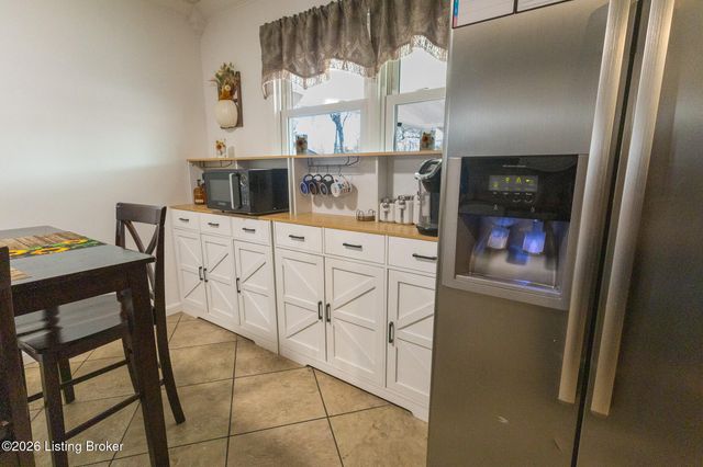 7209 Watson Ln, Louisville, KY 40272