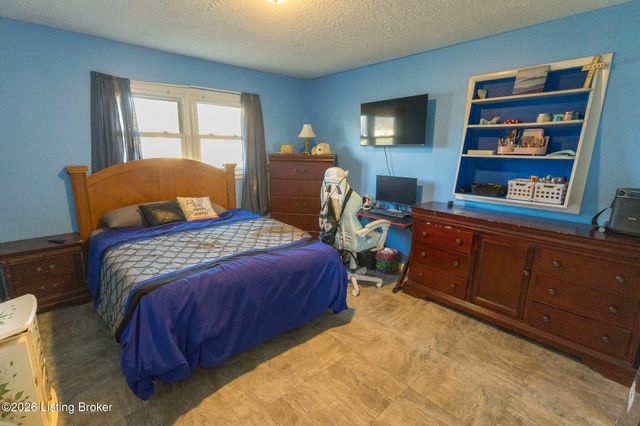 7209 Watson Ln, Louisville, KY 40272