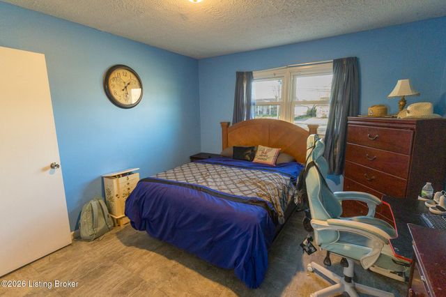 7209 Watson Ln, Louisville, KY 40272