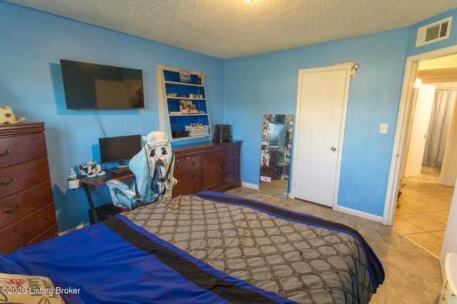 7209 Watson Ln, Louisville, KY 40272