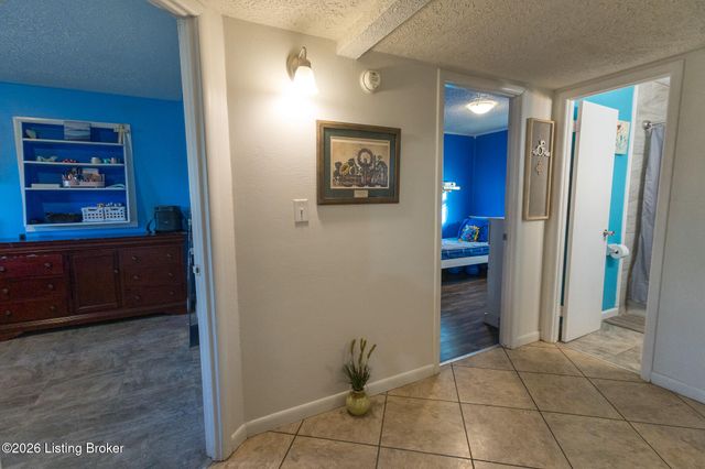 7209 Watson Ln, Louisville, KY 40272