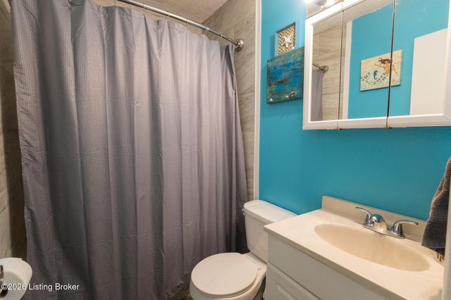 7209 Watson Ln, Louisville, KY 40272