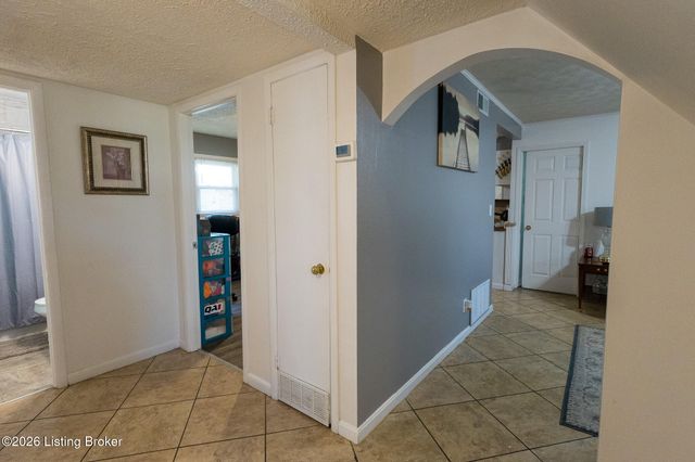 7209 Watson Ln, Louisville, KY 40272