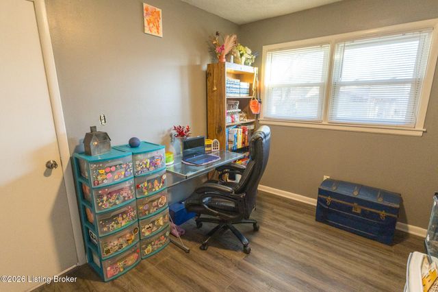 7209 Watson Ln, Louisville, KY 40272