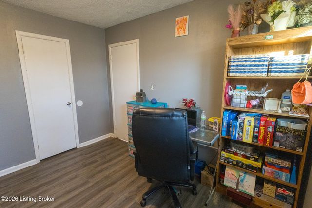 7209 Watson Ln, Louisville, KY 40272