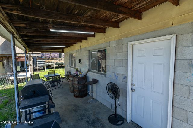 7209 Watson Ln, Louisville, KY 40272