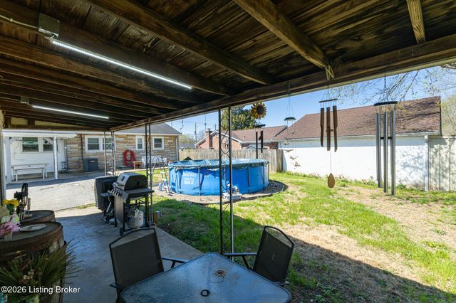 7209 Watson Ln, Louisville, KY 40272