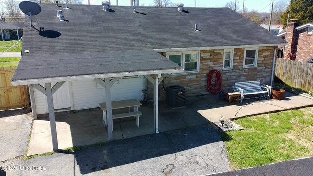 7209 Watson Ln, Louisville, KY 40272