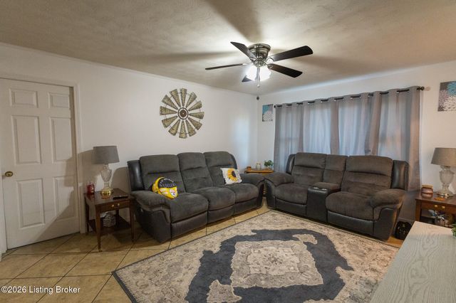 7209 Watson Ln, Louisville, KY 40272