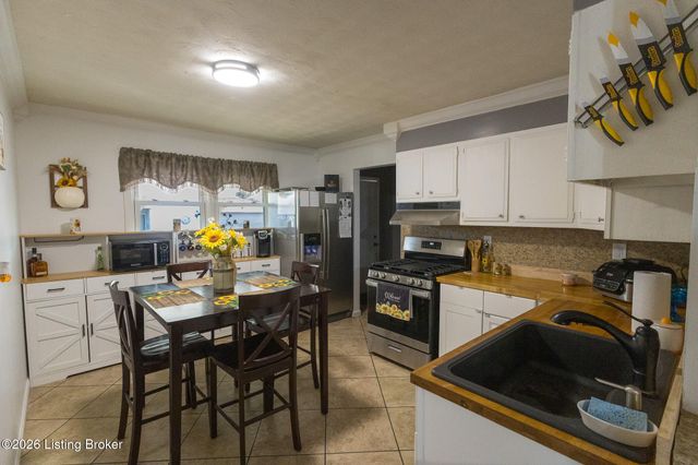 7209 Watson Ln, Louisville, KY 40272