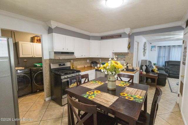 7209 Watson Ln, Louisville, KY 40272