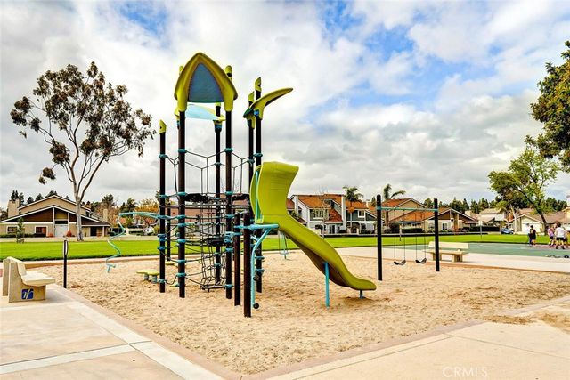 99 Rockwood 50, Irvine, CA 92614