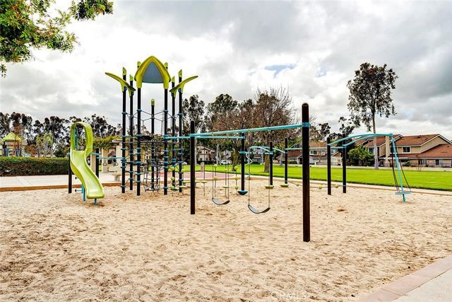 99 Rockwood 50, Irvine, CA 92614