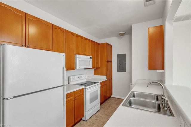 5872 Ludington DR, Virginia Beach, VA 23464