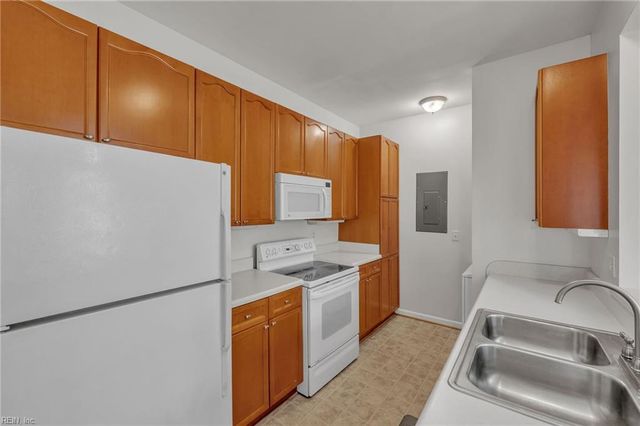 5872 Ludington DR, Virginia Beach, VA 23464