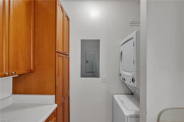 5872 Ludington DR, Virginia Beach, VA 23464