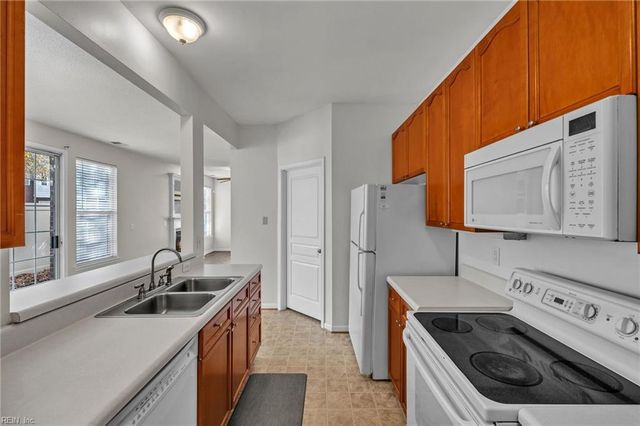 5872 Ludington DR, Virginia Beach, VA 23464