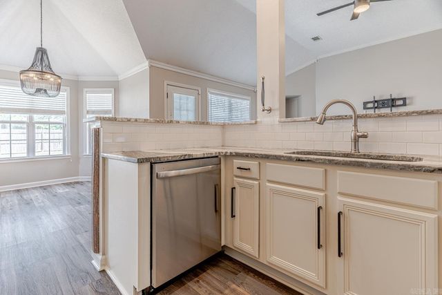 5408 Deerfield Dr, Jonesboro, AR 72404