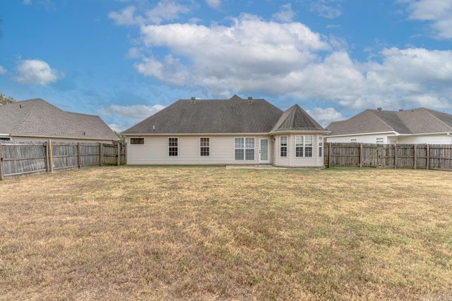 5408 Deerfield Dr, Jonesboro, AR 72404