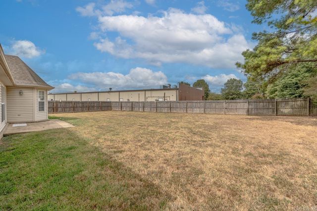 5408 Deerfield Dr, Jonesboro, AR 72404