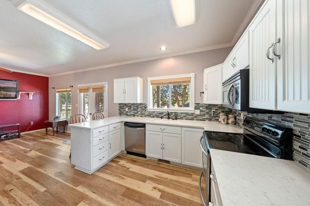 70325 Club Road, Sisters, OR 97759