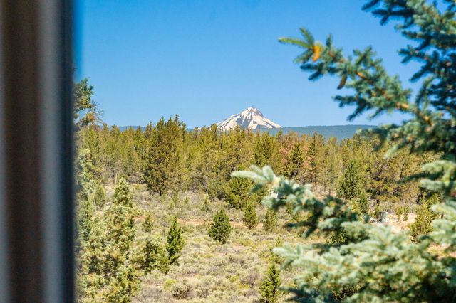 70325 Club Road, Sisters, OR 97759