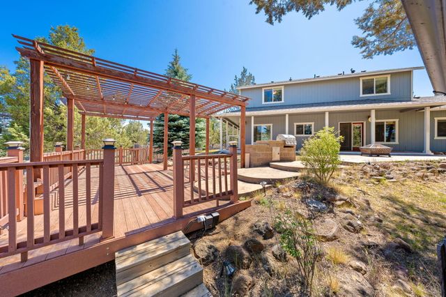 70325 Club Road, Sisters, OR 97759
