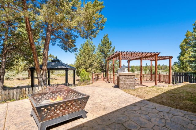 70325 Club Road, Sisters, OR 97759