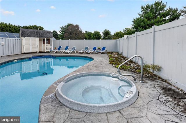 805 ELLIS WOODS RD, Pottstown, PA 19465