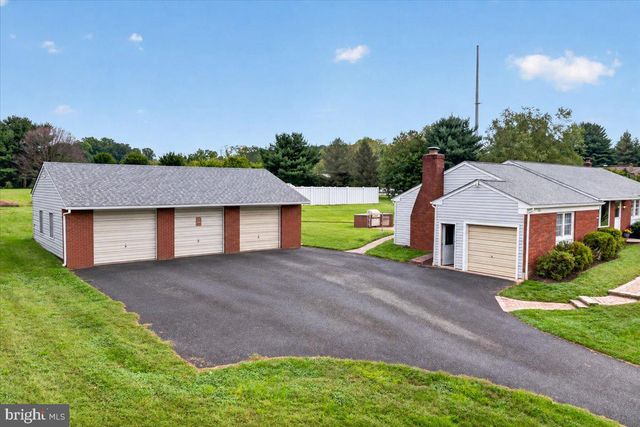805 ELLIS WOODS RD, Pottstown, PA 19465
