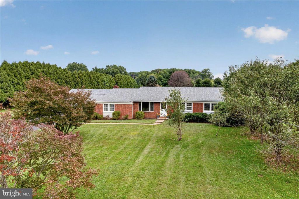 805 ELLIS WOODS RD, POTTSTOWN, PA 19465 — photo 2