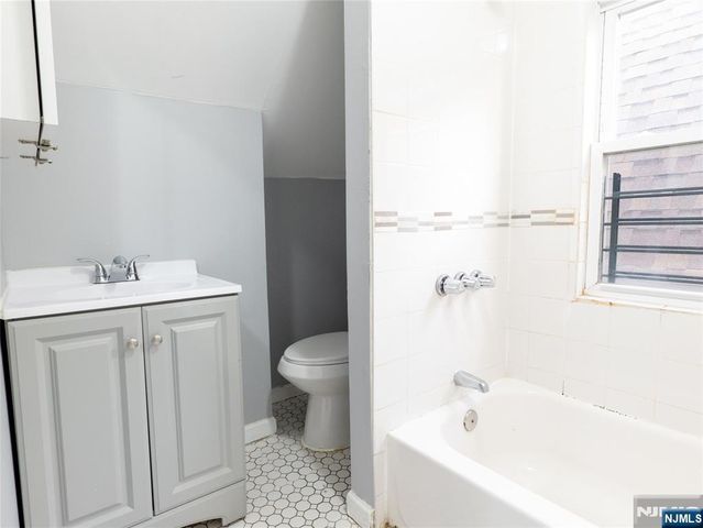 87 2nd Street, Newark, NJ 07107