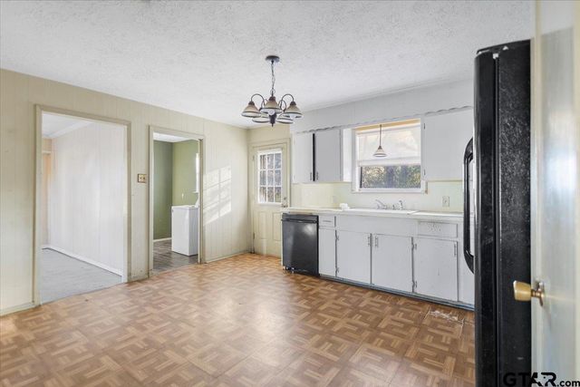 10715 S CR 461, Laneville, TX 75667