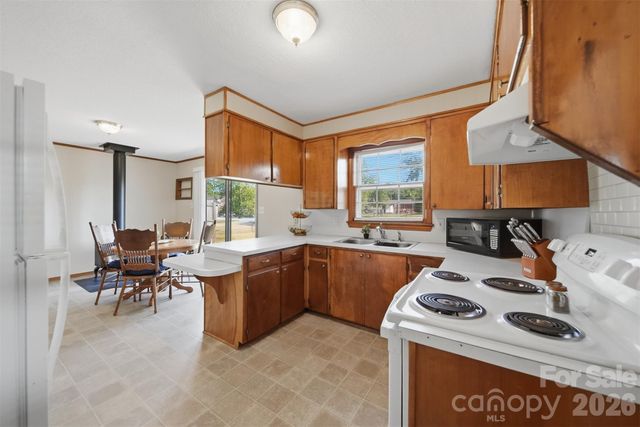 184 Edgegreen Court, Taylorsville, NC 28681