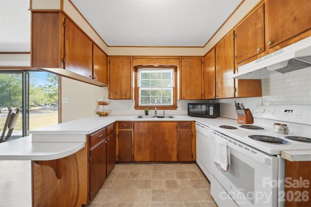 184 Edgegreen Court, Taylorsville, NC 28681