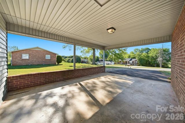 184 Edgegreen Court, Taylorsville, NC 28681