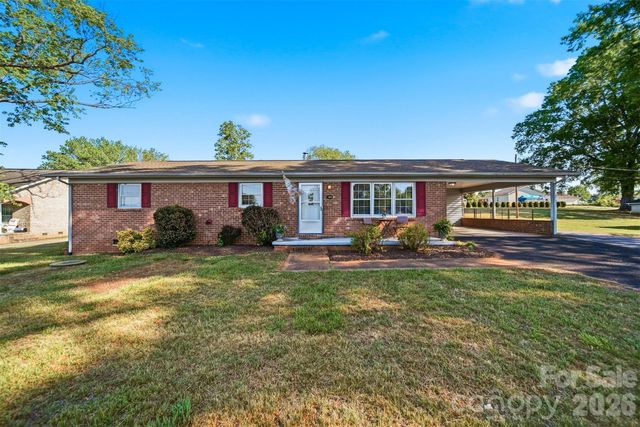184 Edgegreen Court, Taylorsville, NC 28681