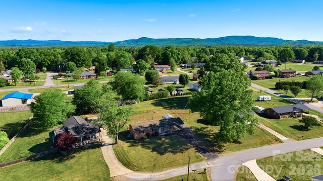 184 Edgegreen Court, Taylorsville, NC 28681