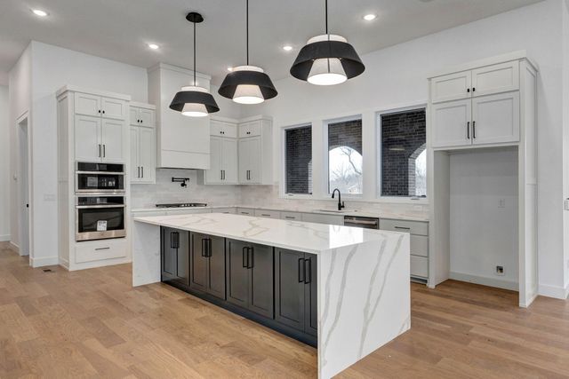 6063 S Dollison Avenue, Springfield, MO 65810