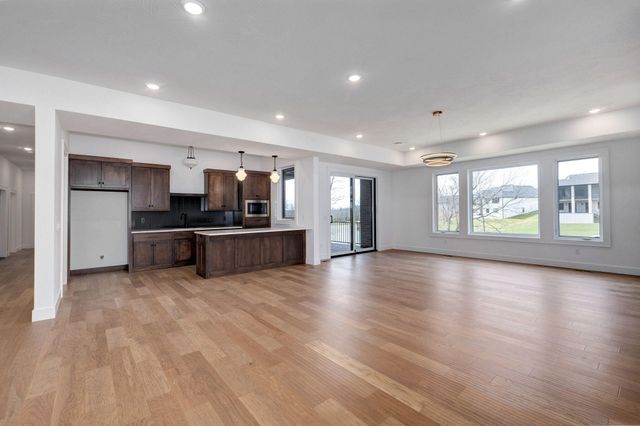 6063 S Dollison Avenue, Springfield, MO 65810